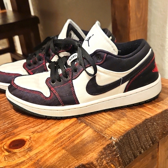 Air Jordan 1 Low SE Utility White Black Red - Picture 1 of 6